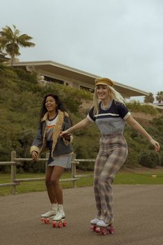 70's Aesthetic, Vintage Aesthetic Retro, Groovy Vibes, Football Game Outfit, Roller Girl, X Games, Burton Snowboards, Skating Outfits