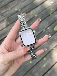 Watch Craft, Apple Watch 1, Watch Band Bracelet, Stylish Winter Outfits, Apple Watches, Apple Watch Case