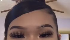 Girls With Eyebrow Split, 2 Eyebrow Slits, Heart On Eyebrow, Slits In Eyebrows, Mexican Eyebrows, Triangle Eyebrows, No Eyebrows Aesthetic, 2016 Eyebrows