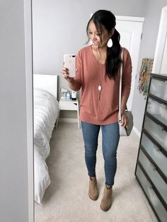 Types Of Sweaters, Dressy Jeans Outfit, Light Jeans Outfit, Fall Fasion, Sweater And Jeans Outfit, Season Outfits, Looks Jeans, La Outfits, Booties Outfit