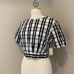 Nwt Forever 21plaid Open Back Tie Crop Top. Colors Are Black And White. Size Large. Super Cute Back Styling. Never Been Worn. Fitted Plaid Cotton Crop Top, Plaid Cropped Top For Day Out, Tie Crop Top, Forever 21 Tops, Open Back, Forever 21, Crop Top, Super Cute, Womens Tops