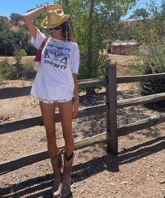 Casual Western Boots Outfit, Out West Aesthetic Outfits, Men Stagecoach Outfit, Zip Line Outfit, Horse Riding Aesthetic Outfit, Rodeo Outfits Casual, Stagecoach Outfit Ideas 2024, Phoenix Arizona Outfits, Montana Aesthetic Outfits