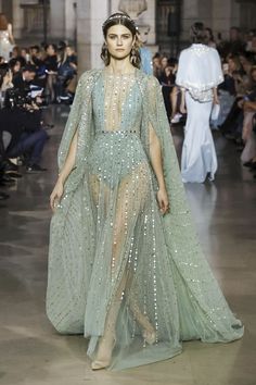 Look Gatsby, Paris Haute Couture, Georges Hobeika, African Traditional Dresses, Stunning Gowns, Shirt Dress Style, Look Plus, Couture Collection, Beautiful Gowns