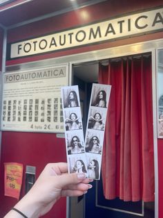 a person holding up two photos in front of a red wall with the words fotota automatica on it