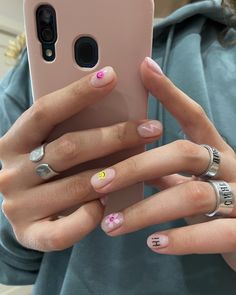 Short Nails Abstract, Super Short Nail Ideas, Short Nail Inspi, Silk Nails, Short Nail Ideas, Nails Abstract, Bee Nails, Hand And Finger Tattoos, Cherry Nails