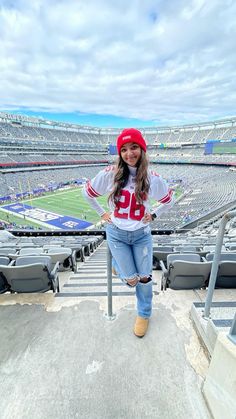 Winter Game Day Outfit Football, Football Game Outfit Nfl, Nfl Game Outfit, Football Game Outfit Fall, Gameday Outfit Football, Football Game Attire, Fall Football Outfit, Sports Jersey Outfit, Football Game Outfit Highschool