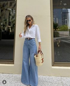 White Striped Dress Outfit, Striped Dress Outfit, Brunch Outfit Winter, Fashion Outfits Plus Size, Wide Leg Jeans Outfit, Comfy Chic, Street Fashion Photography, Brunch Outfit, Fashion Mistakes