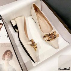 Olivia Mark - Single Buckle Chunky Heel Black Pointed Toe Shoe Beige Plain, Shein Shoes, Elegant Flats, Black Chunky Heels, Women Footwear, Embellished Shoes, Bridal Shoes Flats, Fancy Shoes, Elegante Casual