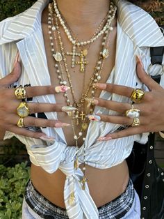 Gold Chunky Jewelry Aesthetic, Funky Gold Necklace, European Jewelry Aesthetic, Mexican Jewelry Aesthetic, Chunky Jewelry Gold, Necklace Stack Gold, Lots Of Jewelry Aesthetic, Hispanic Jewelry, Maximalist Accessories