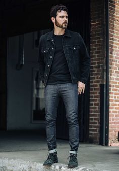 How to Wear A Denim Jacket In Style For This Fall 38. Click image to see more. #men #outfits #UrbanMenOutfits #mensfashion #mensguides #menswear #menstreetstyle #stylish #trendy #streetstyle #fall #fallfashion #falloutfits #fashion #ootd #jacket #denim #denimjacket Black Tees, Hipster Mens Fashion, Black Jean