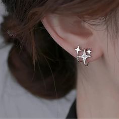 1pc. Elegant Shiny Rhinestone Star Ear Cuff Dazzling Rhinestone Clip Earring Suitable For Daily & Special Occasions Trendy & Unique Jewelry & Accessories Color: Silvery Star-shaped Rhinestone Jewelry, Heart Ear Cuff, Coach Earrings, Clip Earring, Swarovski Ring, Round Necklace, Fish Hook Earrings, Gold Tone Necklace, Rhinestone Bracelet