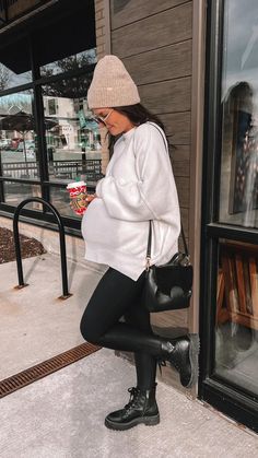 Discover stylish, affordable, and comfortable maternity fashion ideas for every season and trimester. Pregnancy Outfits Casual, Maternity Capsule Wardrobe