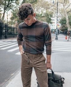 Softboy Style, S Poses, Mens Outfit Inspiration, Foto Poses, Mens Fashion Streetwear, Mens Fashion Casual Outfits, Stylish Mens Outfits, Men Fashion Casual Outfits, Streetwear Men Outfits