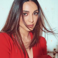 Actress Kiara Advani Kaira Advani, Makeup Lessons, Neutral Makeup, Favorite Makeup Products, Kiara Advani, Love Makeup, Festival Outfits, Lehenga