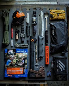 Overnight Backpacking, Apocalypse Survival Gear, Camping Gear Survival, Solo Camping, Camping Hacks Diy, Survival Supplies