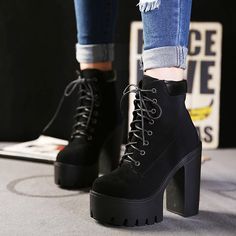 Ultra-High Chunky Heel Short Canister Martin Boots Kasut Wanita, Hak Tinggi, Worker Boots, Haine Diy, Chunky Shoes, Winter Ankle Boots, Platform High Heels, Platform Ankle Boots, Martin Boots