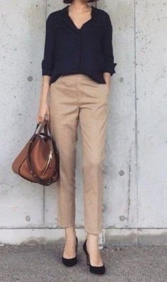 Uniqlo Women Outfit, Stylish Business Casual, Minimalist Moda, Casual Work Attire, Summer Work Outfits, Casual Work Outfit, Mode Casual, Classy Work Outfits