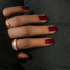 Nails And Jewelry, Short Wine Red Nails, Nails Design Colors, Christmas Natural Nails, Cute Short Natural Nails, Christmas Nails Natural, Cool Red Nails, Winter Christmas Nails Simple, Nails Christmas Red