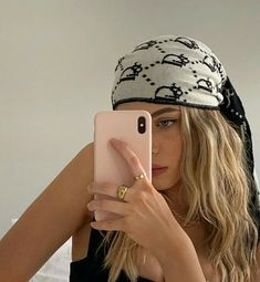 Natural Selfie, Hair Towels, Influencer Lifestyle, Head Scarf Styles, Instagram Blogger, Turban Style, Hair Towel, Lightroom Mobile Presets, Bandana Hairstyles