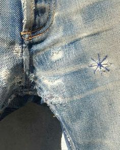 Jeans Design Ideas, Ropa Upcycling, Denim Repair, Denim Art, Denim Workwear, Denim Projects, Denim Wear, Sewing Material, Jeans Diy