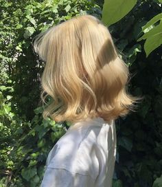 ░▒▓ Hairstyle & Hair Ideas ▓▒░  #IdeasFashionBeauty ❏ Outfit Ideas ❑ Photos & People ❏ Clemence Poesy, Buttery Blonde, Frida Gustavsson, Edita Vilkeviciute, Toni Garrn, Cool Short Hairstyles, Fall Hair Trends, Short Hair Color, Amanda Seyfried