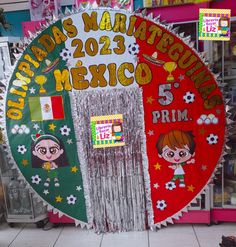 there is a sign that says mardi gras in spanish and mexican characters on it