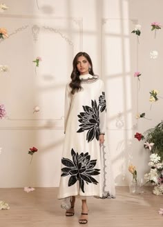 Black Bridal Dresses, Silk Kurti Designs, Kaftan Designs, Fabric Painting On Clothes, Latest Dress Design, Embroidery On Kurtis, Girl Dress Patterns, Kurti Neck Designs