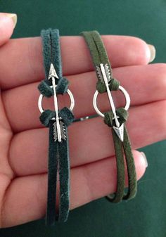 Green Arrow Bracelet Oliver Queen Inspired by BombDotComGeekery Charmed Comics, Superhero Bracelets, Arrow Bracelet, Silver Arrow, Geek Jewelry, Sternum Tattoo, Oliver Queen, Chic Bracelet, Chic Gifts