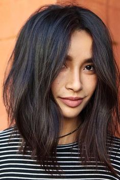 Medium Length Hairstyles: New Trends For 2023 And All-Time Favorites ★ Longbob Hair, Thick Locks, Line Bob Haircut, Hairstyles For Thick Hair, Dunner Wordend Haar, Thick Hair Styles Medium, Medium Length Hairstyles, Thick Wavy Hair, Bob Hairstyles For Thick