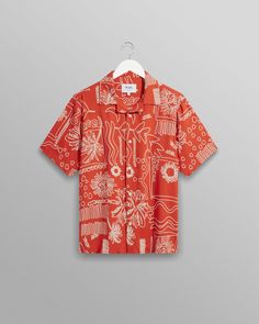 Elevate your wardrobe with our popular Didcot short sleeve shirt. This time in our Red/Beige Leaf pattern.  Constructed from 100% viscose, it is cut for a relaxed fit with a new straight hem. Relaxed Fit Camp Collar  Straight Hem 100% Viscose Denim Embroidery, Spring Wear, Denim Patterns, Short Suit, Weekend Wear, Floral Stripe, T Shirt Vest, Shirt Sale, Floral Patterns