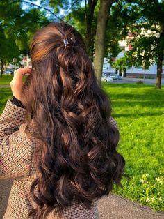 Hair Updos Easy, Updos Easy, Hairstyles For All Hair Types, Brown Wavy Hair, Brown Hair Inspo, Long Brown Hair, Long Wavy Hair, Makati, All Hair Types