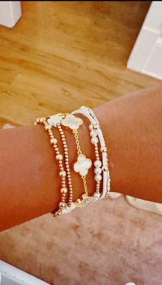 Enewton Bracelets Stacks Aesthetic, E Newton Bracelet Stack Ideas, Enewton Bracelets Stacks Ideas, Jewlary Pic Gold, Back To School Jewelry, Gold Bracelet Stacks, E Newton Bracelet Stack, Bracelet Stack Ideas Gold