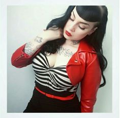 cute crop top with stripes and combo with res jacket @sekomaya Pinup Aesthetic, 50s Costumes, Gothabilly Fashion, Rockabilly Girls, Psychobilly Fashion, Rockabilly Lifestyle, Rockabilly Baby, Goth Outfit Ideas, Pin Up Looks