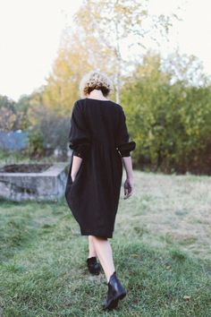 Black Long Sleeve Linen Dress For Fall, Black Linen Dress For Fall, Long Sleeve Linen Dress With Button Cuffs, Fall Linen Dress With Button Cuffs, Black Linen Dress, Honest Beauty, Dress Linen, Dress Handmade, Black Linen