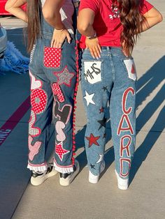 #senior Painted Jeans For School Spirit, Senior Skip Day Outfit, Decorated Senior Jeans, Hoco Jeans Painted Junior, Painted Hoco Jeans, Hoco Pants Ideas Junior