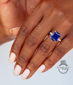 Anello di fidanzamento con diamante zaffiro blu stile celebrità da 5 ct, anello con zaffiro taglio smeraldo, anello aureola nascosto laterale di diamanti, anello nuziale da sposa Questo anello verrà creato con la dimensione della gemma centrale scelta. Personalizza sia la dimensione della gemma centrale che le gemme d'accento per creare il tuo look unico. L'accessorio definitivo per ogni grande giorno o da indossare tutti i giorni!! È il regalo perfetto per quella persona speciale nella tua vi Blue Radiant Cut Lab-created Sapphire Jewelry, Radiant Cut Lab-created Sapphire Jewelry, Radiant Cut Sapphire Solitaire Jewelry, Radiant Cut Tanzanite Jewelry With Prong Setting, Radiant Cut Lab-created Sapphire Jewelry For Wedding, Square Cut Lab-created Sapphire Jewelry With Center Stone, Blue Radiant Cut Stone Jewelry, Sapphire Radiant Cut Jewelry With Center Stone, Radiant Cut Sapphire Jewelry For Wedding