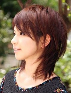 Medium Layered Straight Haircut Medium Asian Hair, Layered Haircuts For Women, Layered Hair With Bangs, Hair Styles 2014, Short Layered, Short Layered Haircuts, Short Hair With Layers