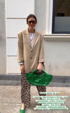 Leopard And Green Outfit, Women Inspiration, Look Office, Office Casual Outfit, Stylish Work Attire, Effortlessly Chic Outfits, Outfit Trends, Stop Talking, Office Style