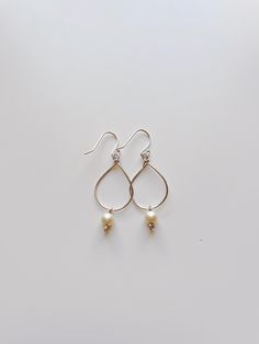 These earrings are made with silver wire. Perfect for those who are inspired by beachy jewelry. All jewelry is handmade with love <3 Dangle Pearl Earrings With Metal Ear Wire, Delicate Flower-shaped Pearl Earrings With Ear Wire, Gold Wire-wrapped Pearl Earrings, Vacation Shell-shaped Earrings With Ear Wire, Gold Wire Wrapped 14k Gold-filled Pearl Earrings, Beachy Jewelry, San Clemente, Wire Earrings, Pearl Drop Earrings