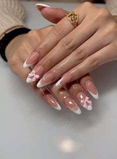 Simple Nails Almond, Cute Nails For Summer, Short Nail Art Ideas, Neutral Nails Acrylic, Princess Vibe, Outfits Asian, Winter Nail Art Designs, Short Nail Art, Princess Nails