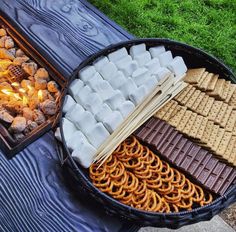 Smores camping treats Roasting Marshmallows Outdoors, Campfire Graduation Party, S’mores Tray, S’mores Table, Smores Platter, Smores Board Ideas, Backyard Party Food Ideas, S’mores Board, Smore Board