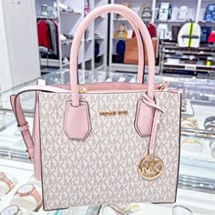 Vanilla Powder, Medium Crossbody Bag, Luxury Bags Collection, Michael Kors Mercer, Handbag Essentials, Michael Kors Handbag, Girly Bags, Luxury Purses, Fancy Bags