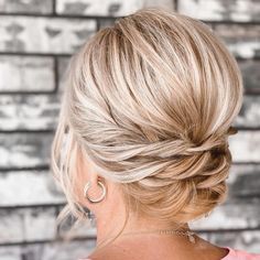 Short Hair Polished Bouffant Updo Wedding Hair For Bob Haircut, Bouffant Updo, Black Braided Updo, Neck Length Hair, Mother Of The Groom Hairstyles, Updos For Short Hair, Medium Length Updo, Bride Updo