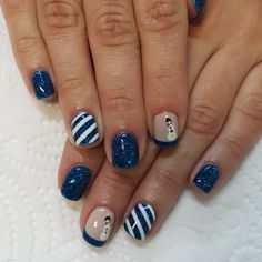 blue winter nails 13 Blue Winter Nail Designs, Nail Designs Blue, Blue Winter Nails, Michelle Nails, Frozen Nails, Christmas Nail Designs Easy, Nail Lengths, Icy Weather, Snowman Nails