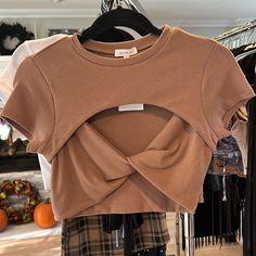 Short Sleeve Sweater Top With Cut Outs. This Top Is Great Material And So Comfortable And Trendy. It Is So Flattering For All Body Types Brown Short Sleeve Crop Top For Fall, Stretch Brown Tops For Day Out, Grey Tube Top, Twist Crop Top, Crop Top Short Sleeve, Cutout Crop Top, Green Corset, Brown Crop Top, Red Crop Top