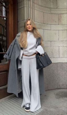 Scandinavian Fashion, Corporate Outfits, Paris Outfits, Grey Coat, Interview Outfit, Outfits Winter, 가을 패션, Autumn Outfit, Winter Fashion Outfits