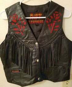 Leather Waistcoat Women, Cowboy Vest Outfit, Open Vest Outfit, Black Leather Vest Outfit, Fire Inspired Outfits, Leather Vest Outfits For Women, Fringe Vest Outfit, Alternative Cowgirl, Western Gothic Fashion