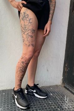 Shows a leg with fresh black linework tattoo of snakes and flowers. With black line details and shading. Floral Snake Tattoo, Nature Inspired Tattoos, Blackwork Floral, Full Leg Tattoo, Floral Snake, Full Leg Tattoos, Inspired Tattoos, Leg Tattoos Women, Leg Tattoo