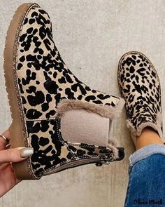 Olivia Mark - Cheetah print lined snow boots with plush detail Boots Leopard, Popular Boots, Botas Chelsea, Leopard Shoes, Snow Boots Women, Patent Leather Heels, Martin Boots, Leather Zipper, Chelsea Boot