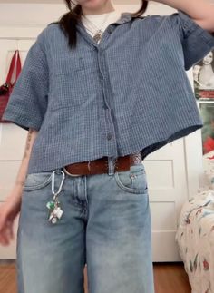 outfit inspo How To Style A Button Up, Loose Tank Top Outfit, Blue Button Up Shirt Outfit, Long Sleeve Under Shirt Outfit, Cropped Button Up Shirt Outfit, Cropped Shirt Outfit, Long Sleeve Under Shirt, Cropped Outfits, Cropped Button Up Shirt